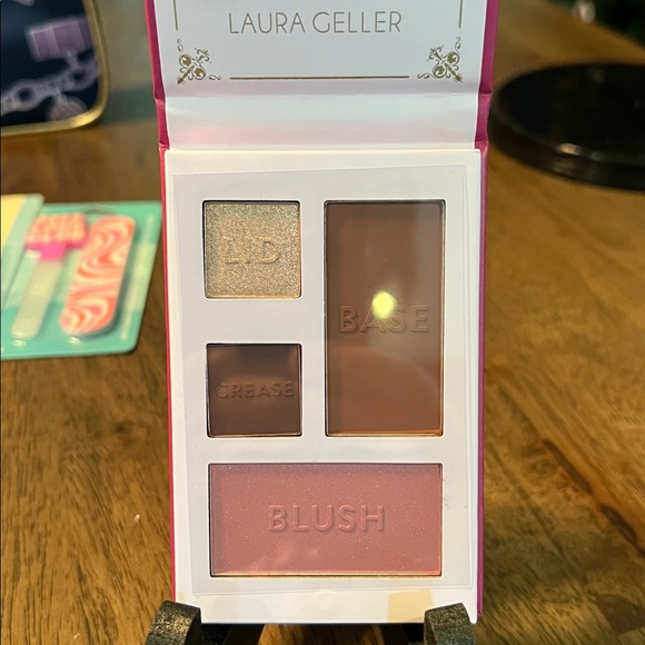 Name brand face and nail bundle includes makeup bag. - Picture 10 of 10